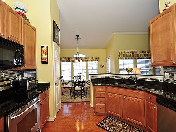 Gourmet kit hardwood floor