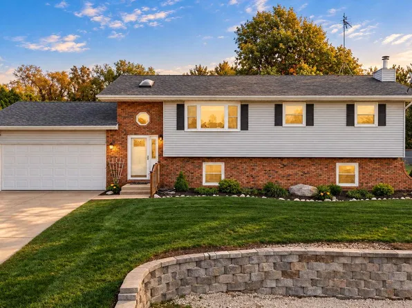 427 Northfield Ln, Valparaiso, IN 46383
