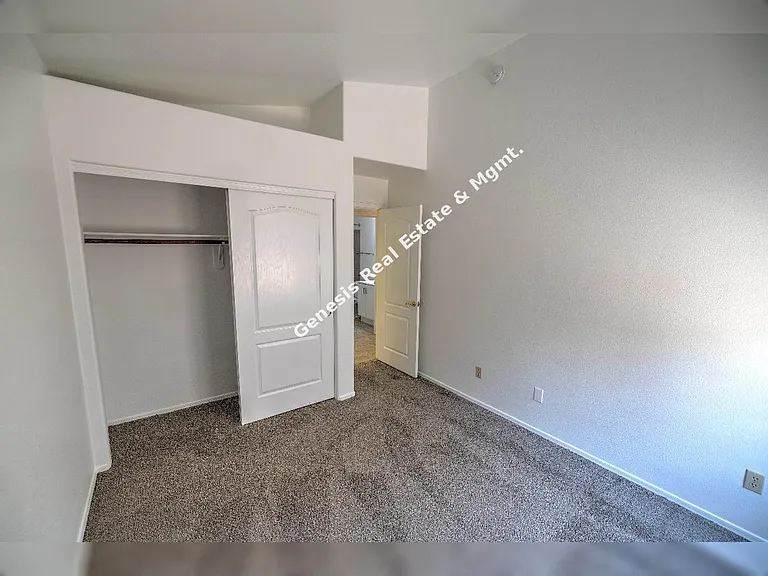 10019 N Roxbury Dr — Photo 5