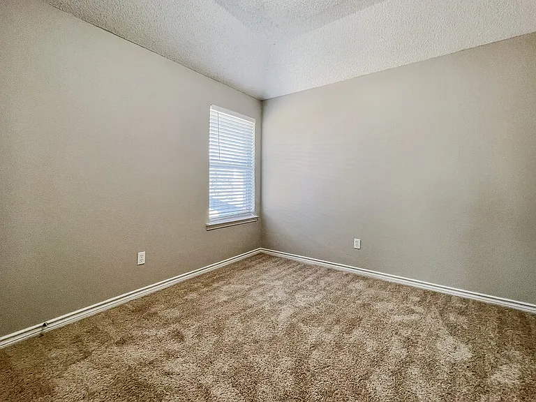 6902 Graham Dr — Photo 13