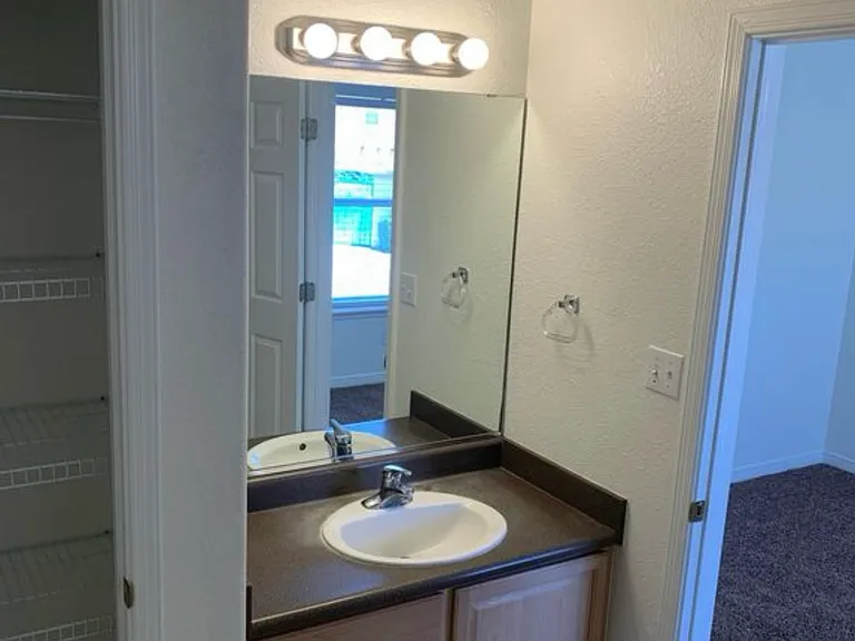 706 Indian Hollow Rd #B — Photo 15