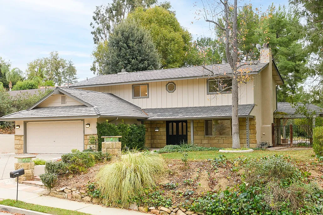 26038 Trana Circle — Photo 2