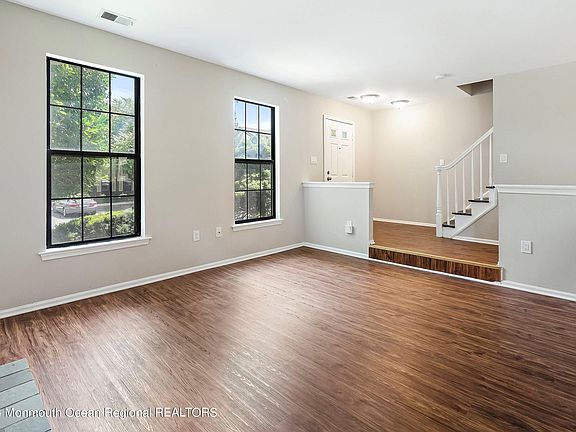 5th image of 38 Worthington Ct Unit 8
