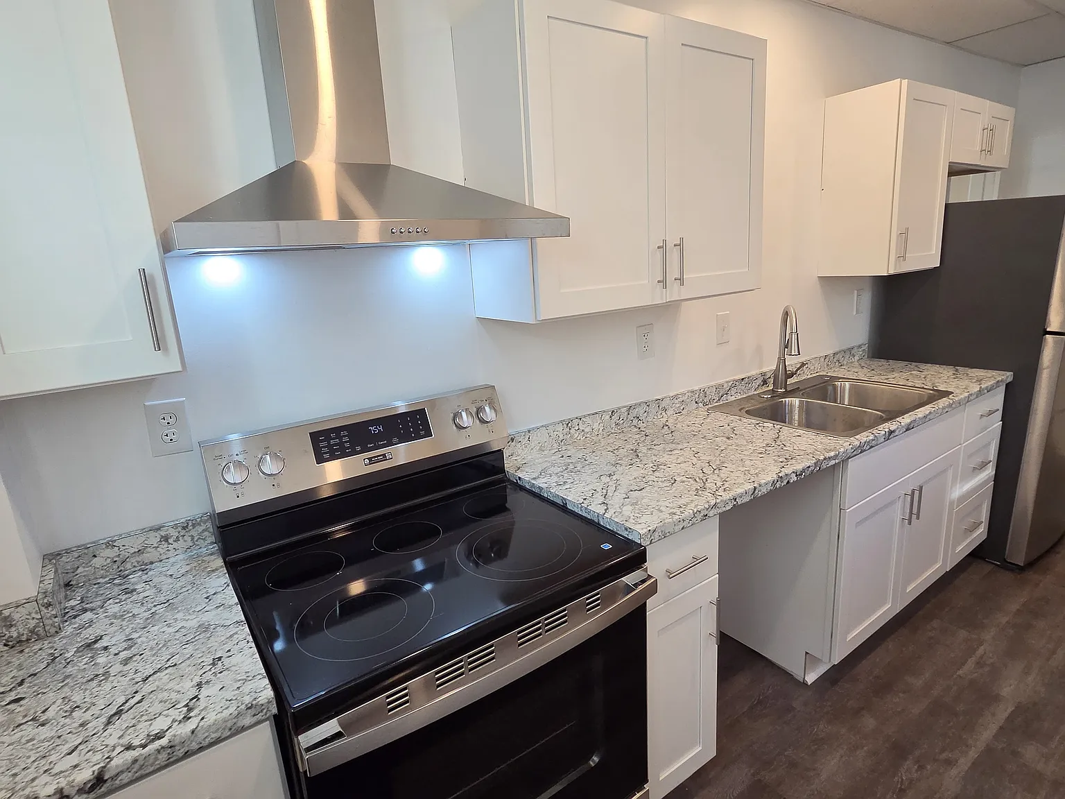 2 bed, 1023 sqft, $925 — Photo 2