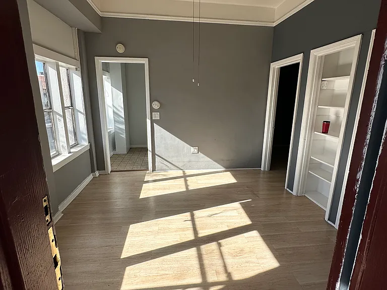 15 N Raymond Ave — Photo 3