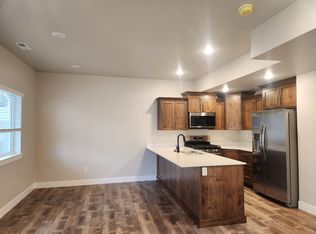 1204 W Canterbury Cir, Clearfield, UT 84015