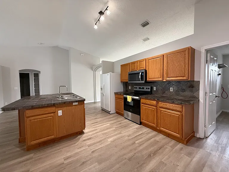548 SW Undallo Rd — Photo 7