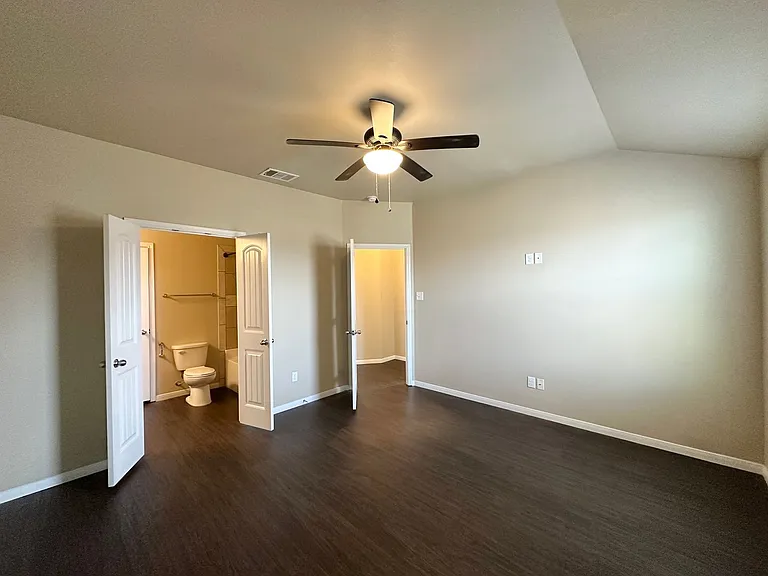 1301 Vanguard Ln — Photo 19
