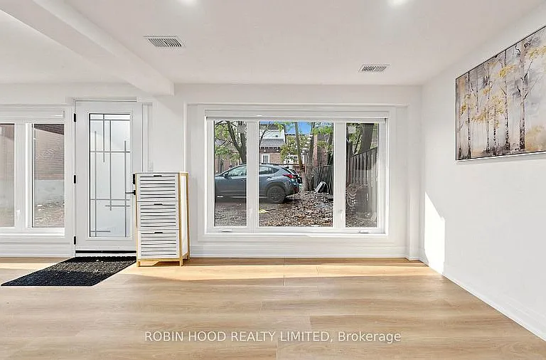 8 Laxton Ave #2 — Photo 6