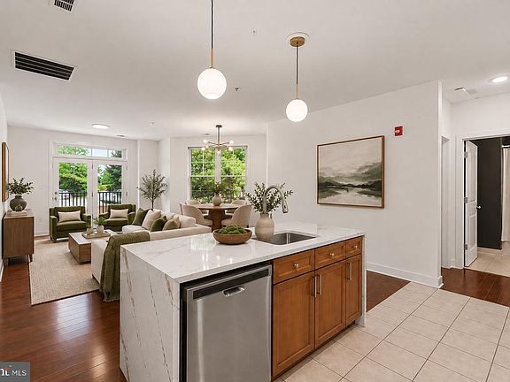 4th image of 181 E Reed Ave APT 201