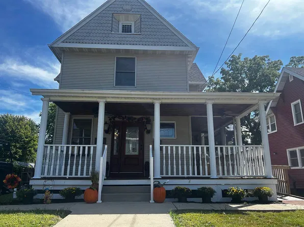 82 Alpine St, Dubuque, IA 52001