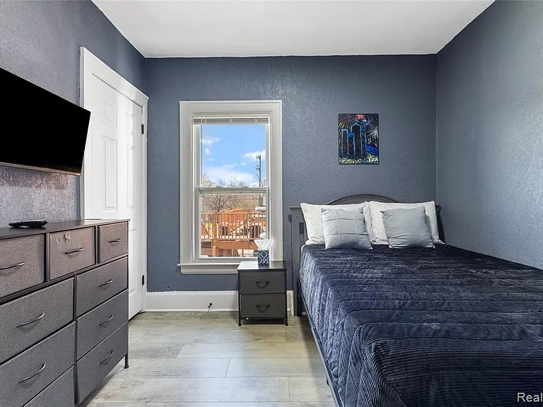 512 Westminster St — Photo 24