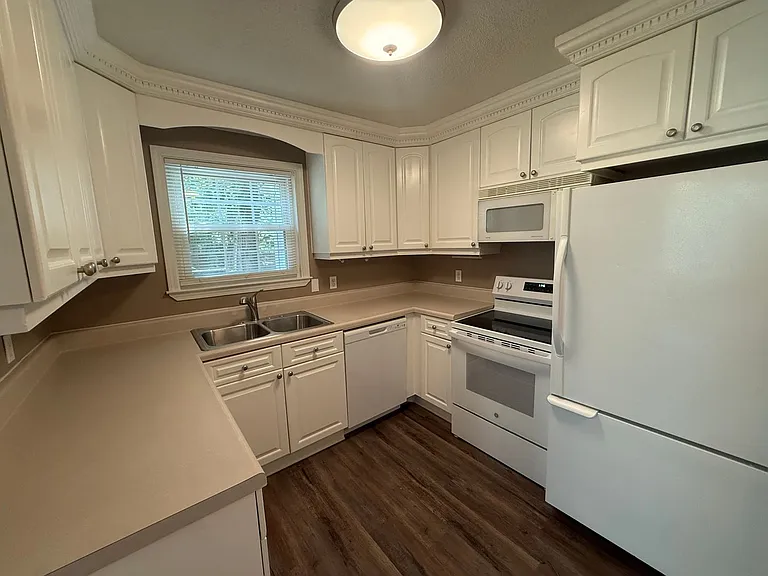 3346 Oak Trees Ct — Photo 7