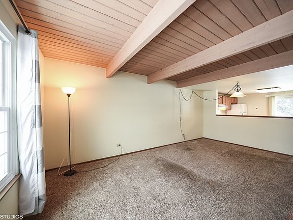 2nd image of 463 Meadow Hill Ln