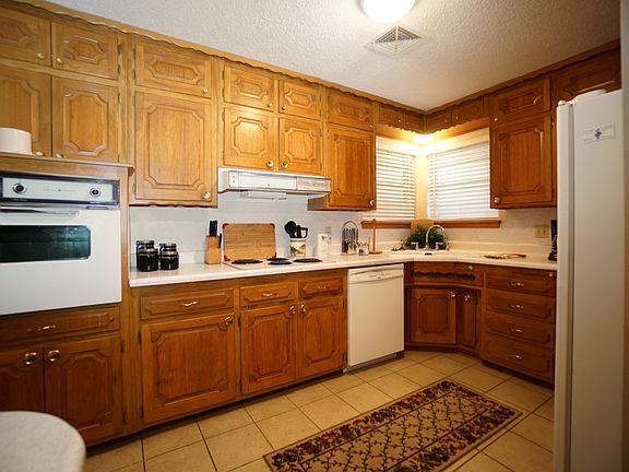 5th image of 3009 N Idylwild Dr