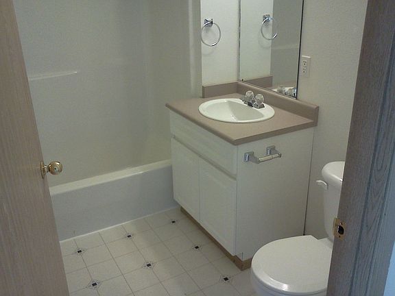 2nd image of 2719-2723 W Maplewood Ave #109