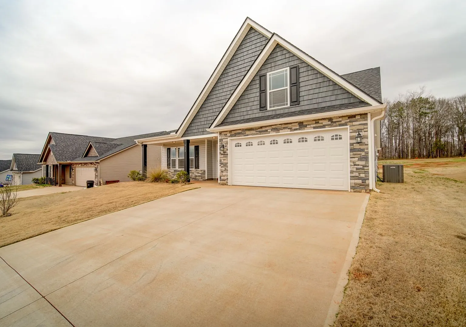 Wonderful Home On Large Lot, District 5 Schools — Photo 3