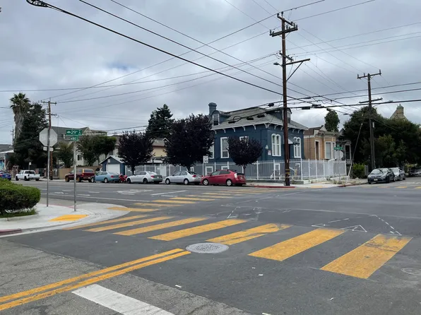 760 29th St #B1, Oakland, CA 94609