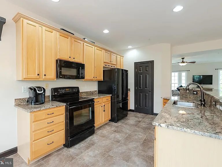10655 Hillingdon Rd — Photo 11