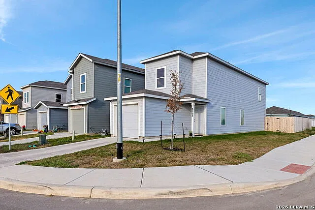 3 bed, 2.5 bath, 1360 sqft, $1,400 — Photo 3
