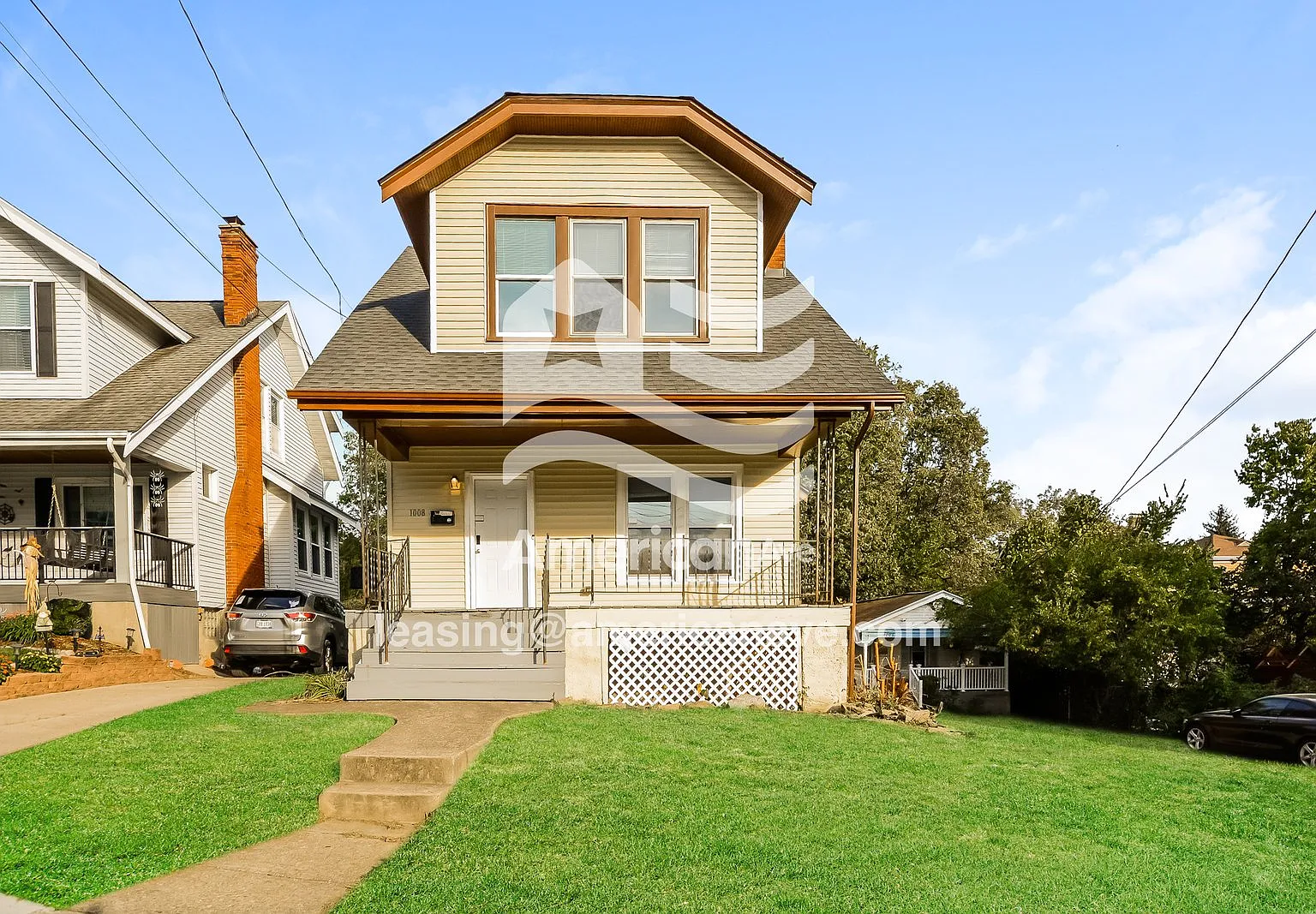 3 bed, 1.0 bath, 1094 sqft, $1,422 — Photo 1