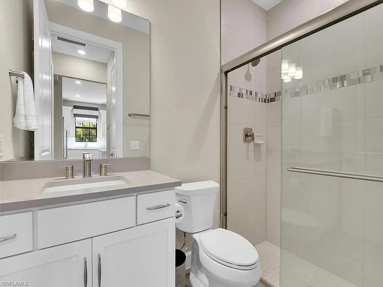 11694 Canal Grande Dr — Photo 25