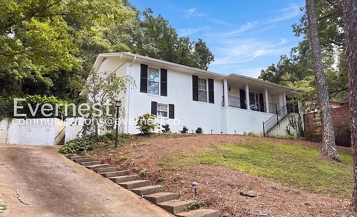 3 bed, 2.0 bath, 1794 sqft, $2,295 — Photo 2