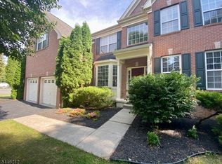 4 Ash Ct, Clinton, NJ 08809