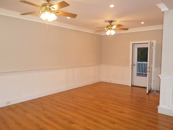 3rd image of 136 Lake Point Dr