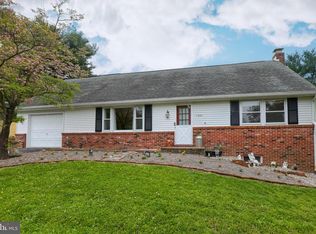 1524 Loop Rd, Manheim, PA 17545