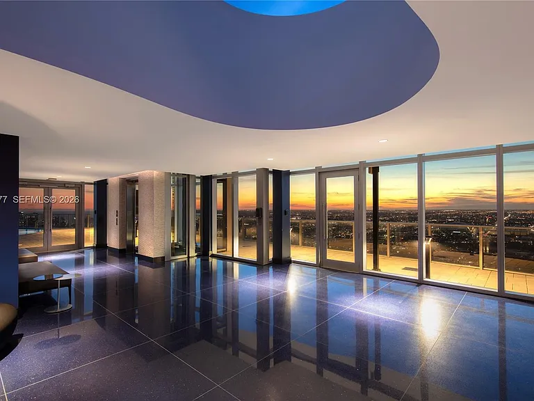 851 NE 1st Ave #Penthouse 5700 — Photo 1