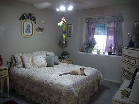 2nd image of 416 Roslyn Dr