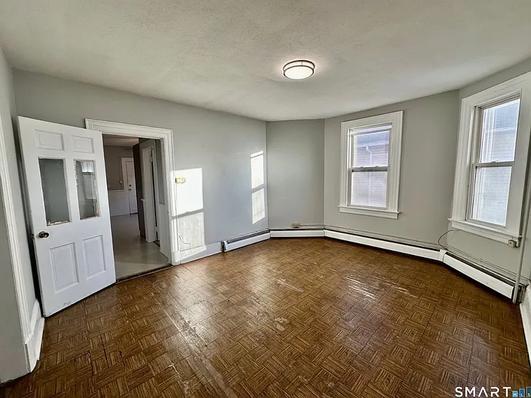 512 Broad St — Photo 9