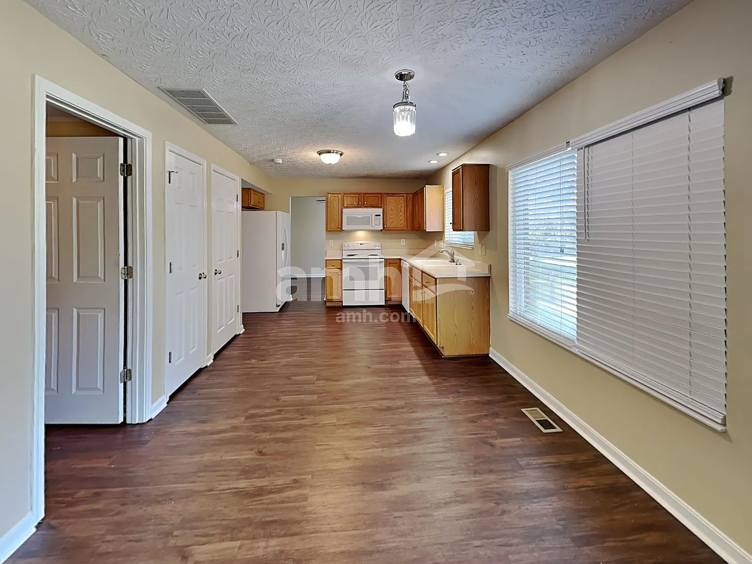 4 bed, 2.5 bath, 2194 sqft, $2,680 — Photo 3
