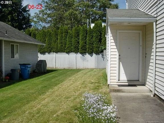 5th image of 808 NE 163rd Ave APT B