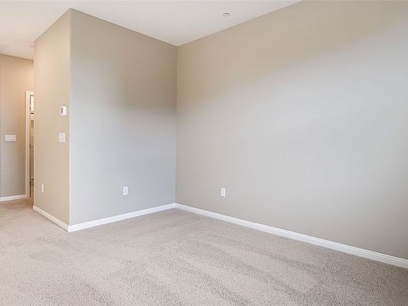4th image of 738 Cloud Creek St