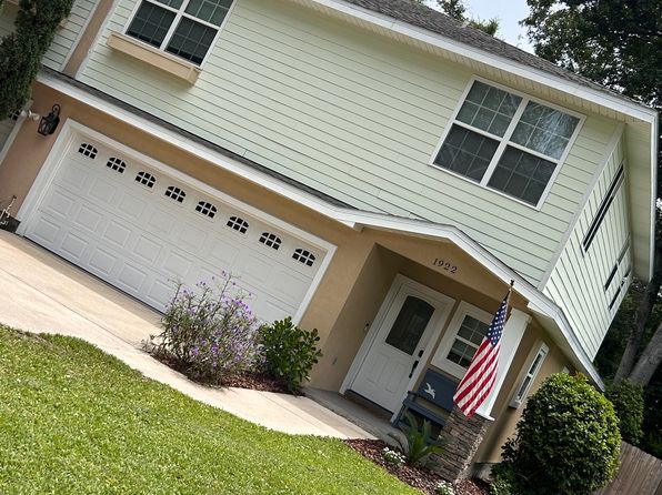 1922 Oak Dr
