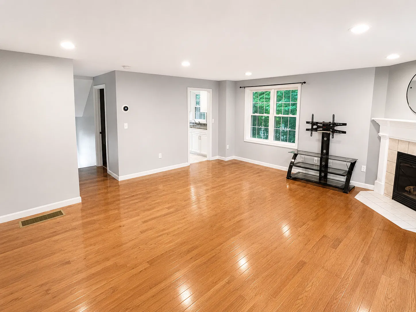 2 bed, 2.5 bath, 1224 sqft, $2,500 — Photo 3
