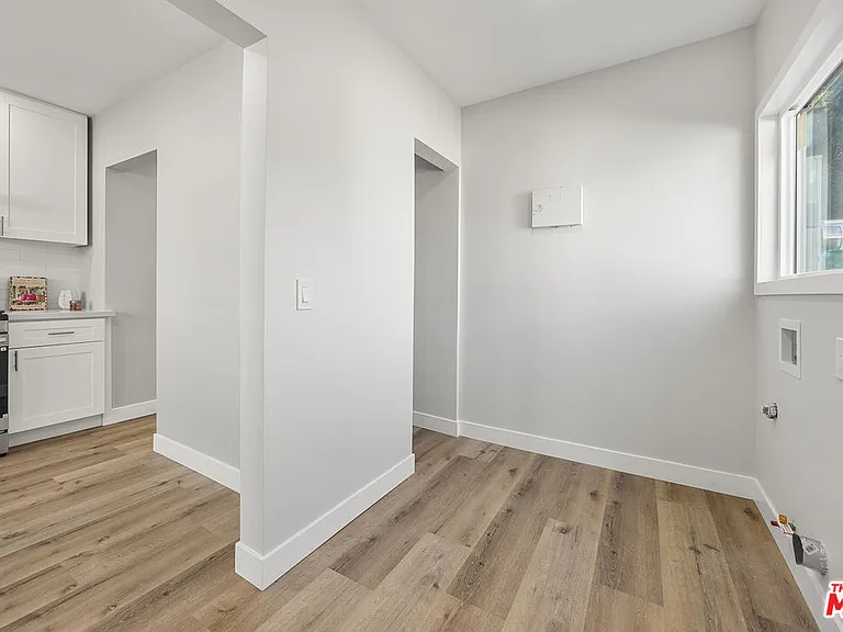 5465 S Victoria Ave — Photo 13