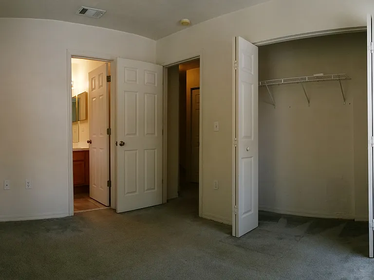 1710 NW 7th St #401 — Photo 11