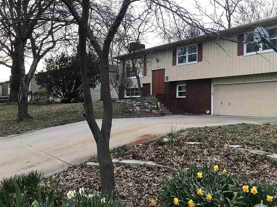 2nd image of 906 W 29th St