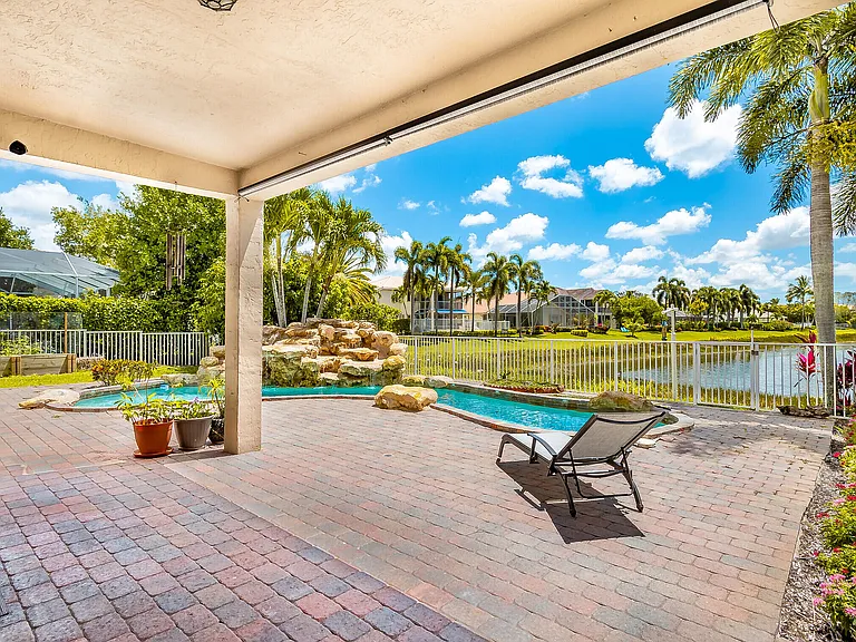 4600 Mariners Cove Dr — Photo 25