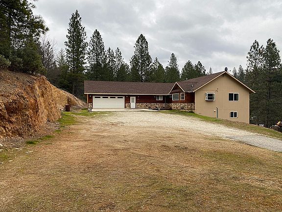 Huge driveway and parking