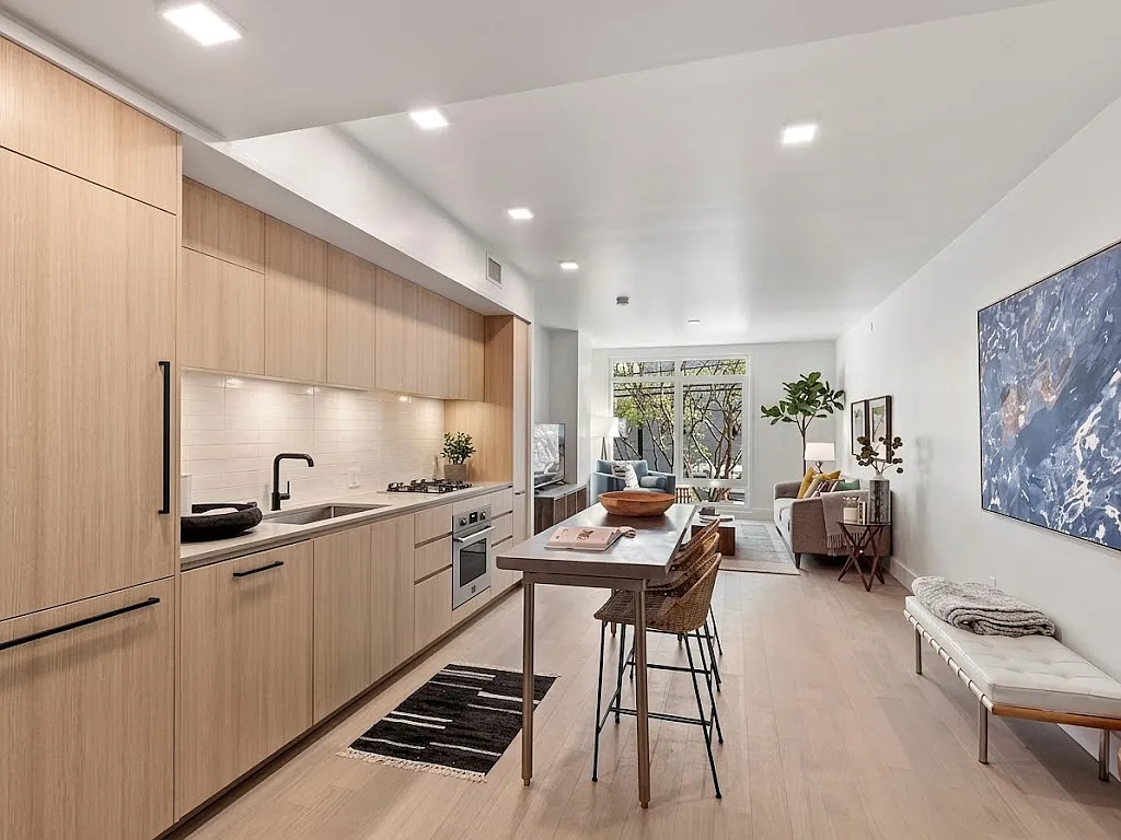 2 bed, 945 sqft, $6,250 — Photo 3