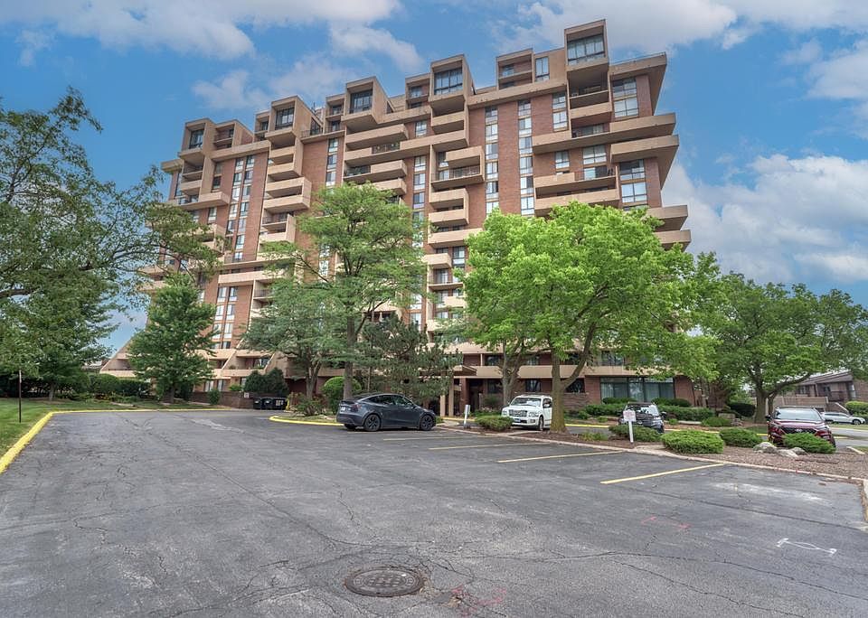 1st image of 465 W Dominion Dr Unit 204