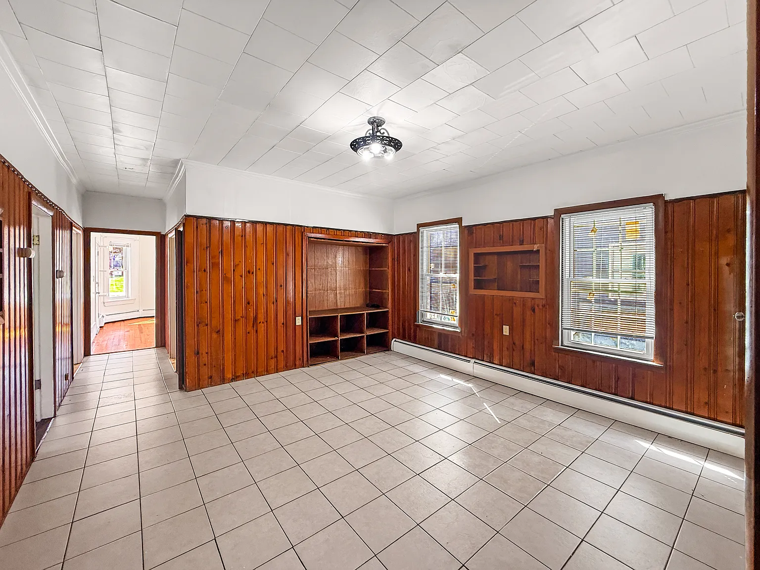 3 bed, 999 sqft, $2,000 — Photo 1
