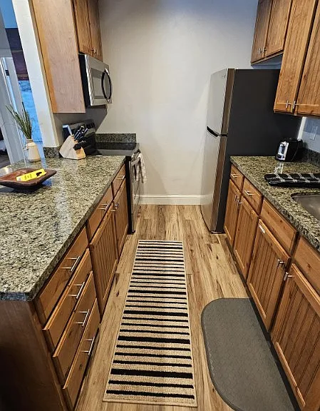 Full Modern Well Stocked Kitchen