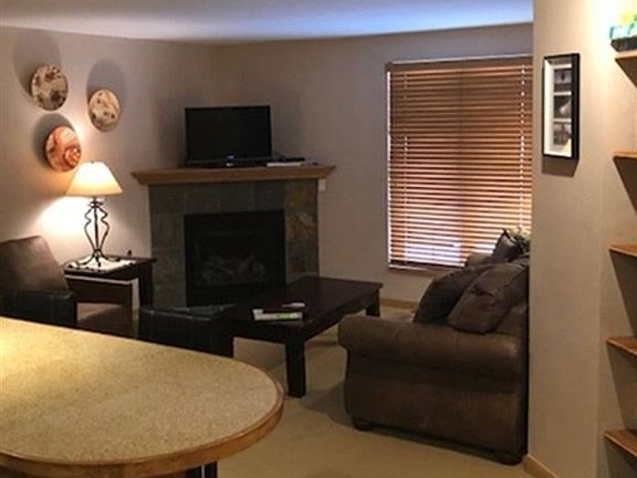 4th image of 110 Sutton Pl #205