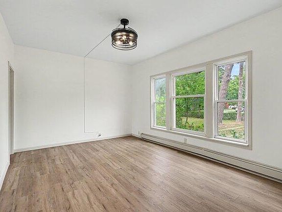 4th image of 937 W Giles Rd