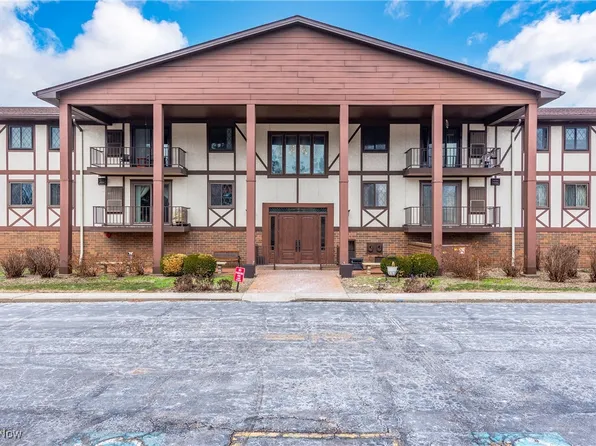 4849 Grace Rd Unit 116, North Olmsted, OH 44070